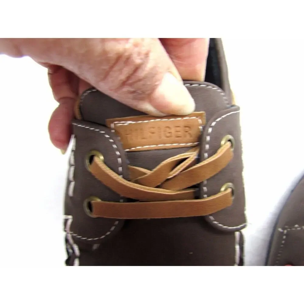 Tommy Hilfiger boys size 4 boat shoes brown